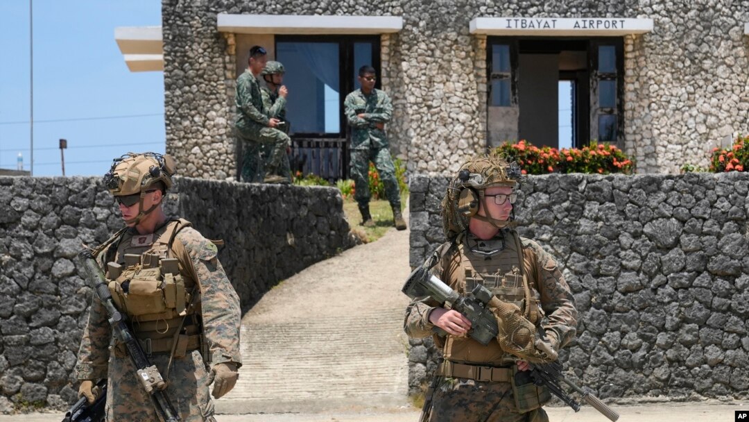 在美菲聯合軍演中，美軍士兵抵達菲律賓最北端的巴丹群島伊巴亞特鎮的一個機場。 （2024年5月6日）