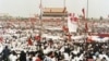 资料照：成千上万的中国民众聚集在北京天安门广场参加民主运动。(1989年5月17日)
