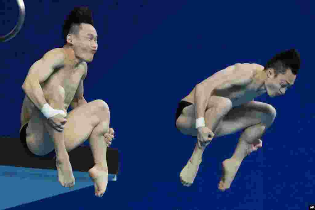 China's Yang Hao and Lian Junjie compete during the men's synchronized 10m platform diving final of the 19th Asian Games in Hangzhou, China.