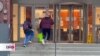 EEUU: Nueva York impone toque de queda en algunos refugios de migrantes