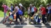 2019年6月5日中美洲移民在前往美国的高速公路上