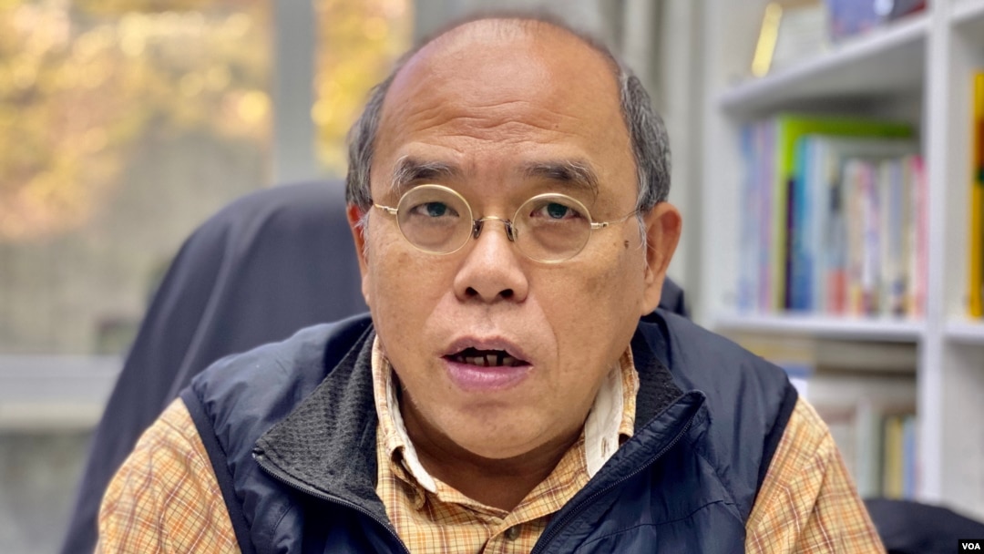 香港民意研究所前副行政總裁鍾劍華表示,港府擬推動類似中國大陸“健康碼”的“紅黃碼”制度與國際通關,可能引起外國旅客的疑慮。(美國之音湯惠云)
