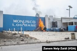 Kituo cha walinda amani wa MONUSCO, Goma, DRC chawashwa moto na waandamanaji.