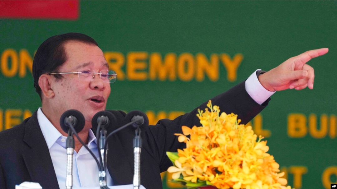 資料照片：柬埔寨首相洪森在柬中友好醫院啟用儀式上發表講話。 (2022年3月21）