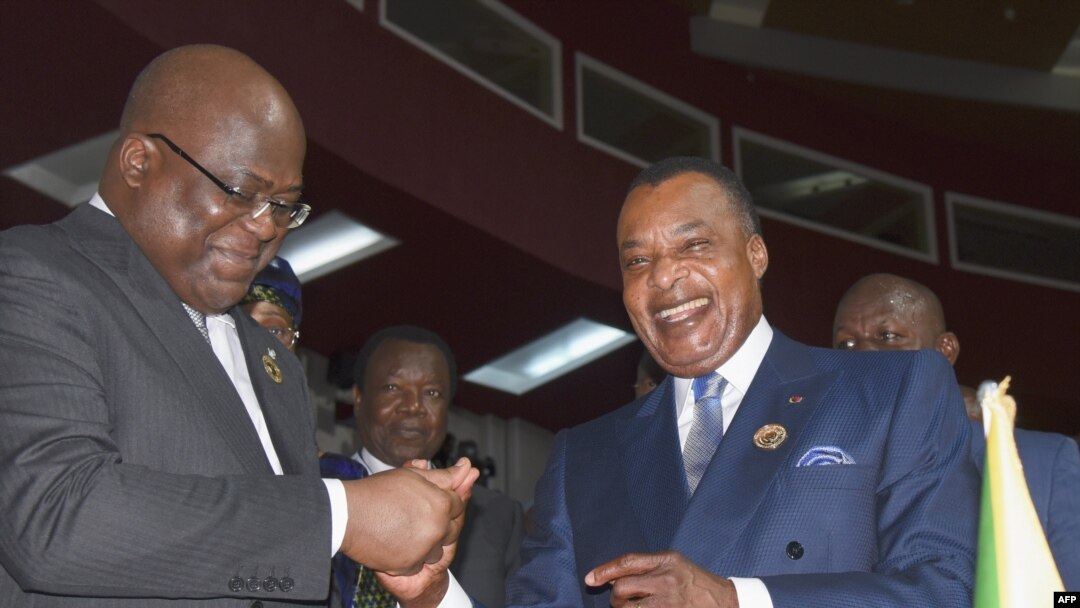 Président ya RDC Félix Tshisekedi na mokokani na ye ya Congo-Brazzaville Denis Sassou Nguesso na bokutani na Niamey, 7 juillet 2019.