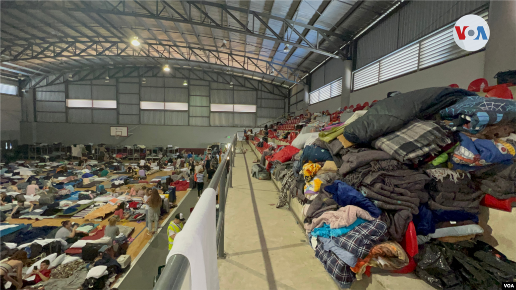 La unidad deportiva Benito Juárez fue acondicionada para recibir a miles de refugiados ucranianos. Todos los espacios de este escenario deportivo fueron dedicados para la acogida de estas personas que pasan por Tijuana.(Tijuana, México-Abril 9, 2022-Celia Mendoza)
