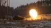 Ukrajinski tenk puca na ruske položaje u blizini Kremine, oblast Lugansk, 12. januara 2023. godine, usred ruske invazije na Ukrajinu. (Foto: Anatolij Stepanov / AFP) 