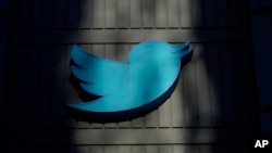 A sign at Twitter headquarters is shown in San Francisco, Friday, Nov. 18, 2022. (AP Photo/Jeff Chiu)