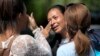 Familiares lloran tras enterarse de la muerte de seres queridos en un motín carcelario en el estado Carabobo, Venezuela, el jueves, 29 de marzo, de 2018.