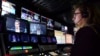 Novinar radi u redakciji TV kanala Dozhd (Rain) u Moskvi, Rusija, petak, 20. avgusta 2021.