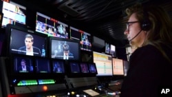 Novinar radi u redakciji TV kanala Dozhd (Rain) u Moskvi, Rusija, petak, 20. avgusta 2021.