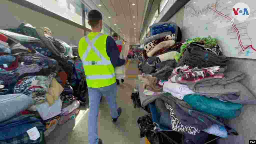 Unos 10.000 kilómetros separan la frontera de Medyka, entre Polonia y Ucrania, de la ciudad fronteriza de Tijuana México, donde han llegado más de 1.700 refugiados ucranianos.