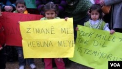 Zarokên Kurd daxwaza perwerdeya bi zimanê xwe yê zikmakî dikin