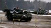 Tenke Leopard poljske vojske i tenkovi američke vojske M1 Abrams na vježbi američkih i poljskih trupa u Zaganu, Poljska, 30. januara 2017.