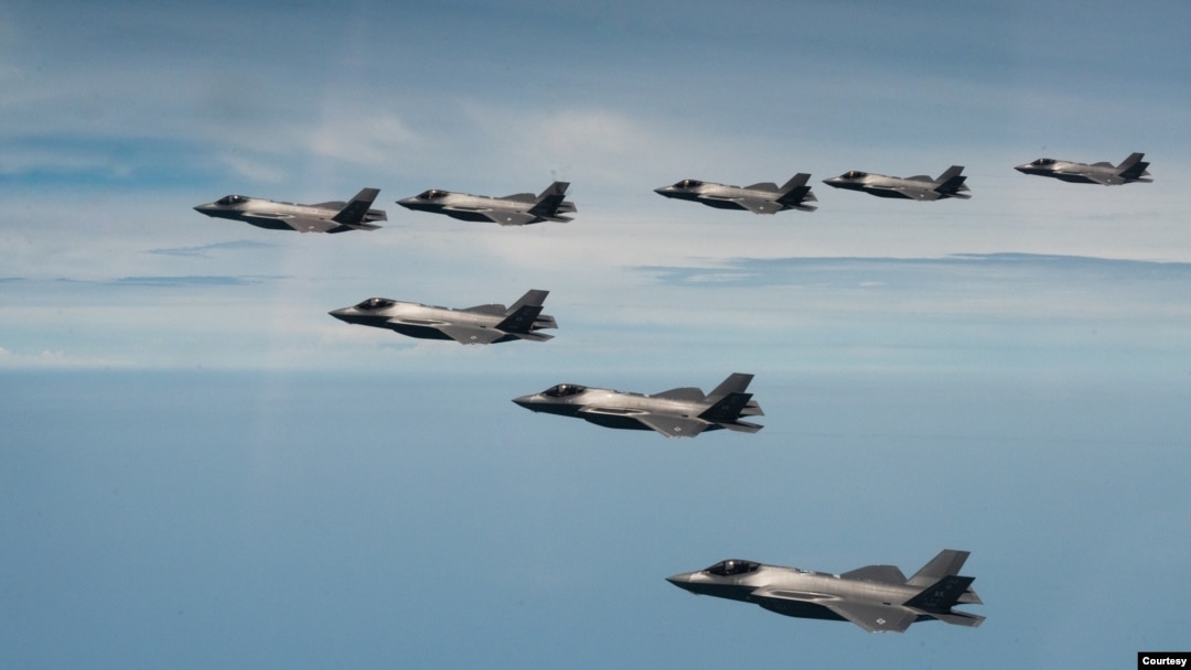 미국과 한국 공군 F-35A 스텔스 전투기들이 한반도 상공에서 연합비행훈련을 진행하고 있다. (한국 국방부 제공)