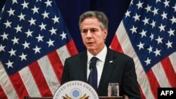 美国务卿布林肯在金边举行的记者会上讲话。（2022年8月5日）