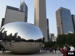 Chicago's famous Bean sculpture in Millennium Park