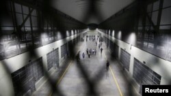 ARCHIVO: El gobierno de El Salvador inaugura el Centro de Internamiento Terrorista en Tecoluca, el 2 de febrero de 2023.