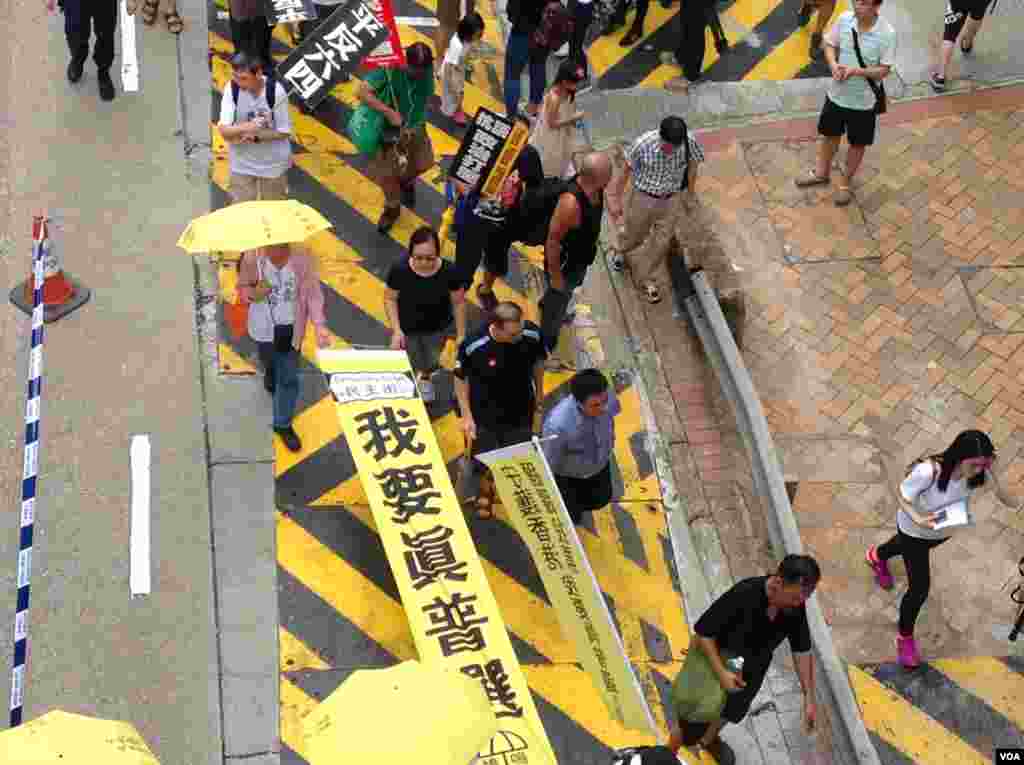 香港支联会举行年度爱国民主大游行(美国之音海彦拍摄)