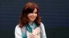 La expresidenta argentina Cristina Fernández de Kirchner asiste a una reunión del Foro Mundial de Pensamiento Crítico en Buenos Aires, Argentina. Foto de archivo.