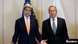 U.S. Secretary of State John Kerry (L) and Russian Foreign Minister Sergei Lavrov meet in Geneva, Switzerland, to discuss the crisis in Syria, September 9, 2016. (REUTERS/Kevin Lamarque)