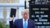 Trump y Biden se enfrentan por cuenta de Dios