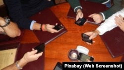 Cell Phones in Meetings
