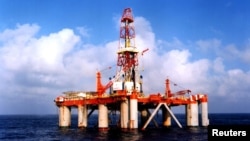 Tiềm năng trữ lượng dầu ở Biển Đông có thể lên đến 213 tỉ thùng, và khí đốt vào khoảng hai nghìn triệu triệu mét khối