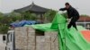 지난 2011년 판문점 인근을 지나는 한국 지방정부의 대북 의료지원 물자. (자료사진)