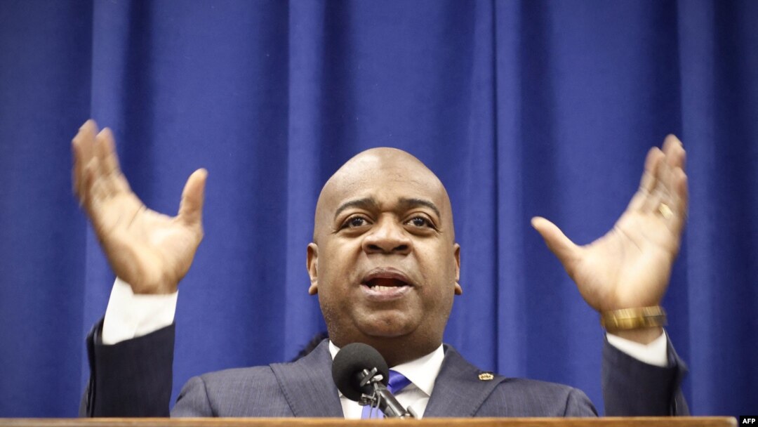 Newark, New Jersey, Mayor Ras Baraka, speaks to the press on January 24, 2025, one day after the arrest of migrants by the Immigration and Customs Enforcement (ICE).