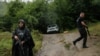 Kosovska policija blizu sela Bare, 14. juna 2023. Foto: Rojters/Valdrin Xhemaj 