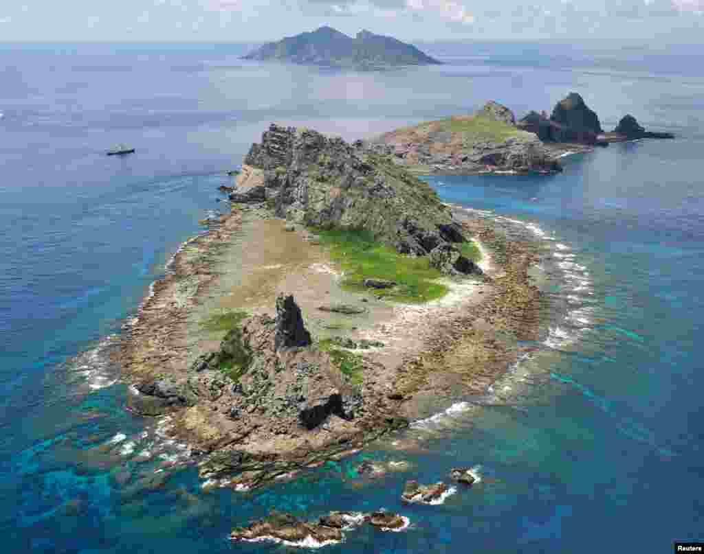 Đảo Minami Kojima trong nhóm đảo Senkaku, nhìn từ trên cao. 2/9/2012. Trung Quốc gọi đảo này là Nam Tiểu Đảo.