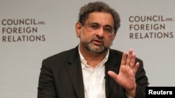 Pakistani Prime Minister Shahid Khaqan Abbasi answers a question during the discussion with the Council on Foreign Relations in Manhattan, New York, Sept, 20, 2017. (REUTERS/Jeenah Moon)