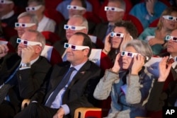 French officials view the comet landing