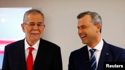 Austrian presidential candidates Alexander Van der Bellen (left), who is running as an independent, and Norbert Hofer, who represents the far-right, pose for photographers before a TV debate in Vienna, Austria, Dec. 1, 2016.