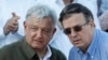 El secretario de Relaciones Exteriores de México, Marcelo Ebrard, derecha, negó que existan acuerdos secretos con EE.UU. y que confía que se produzcan avances en el control fronterizo.