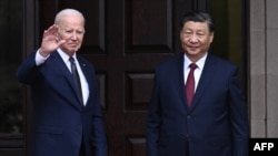 美国总统拜登迎接前来参加亚太经合会峰会的中国领导人习近平，两位元首即将开始双边峰会。(2023年11月15日)