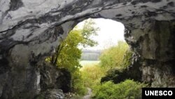 Caves and Ice Age Art in the Swabian Jura, Germany: Inside view of Bockstein Cave (S. M. Heidenreich/Landesamt für Denkmalpflege (LAD) im Regierungspräsidium Stuttgart)