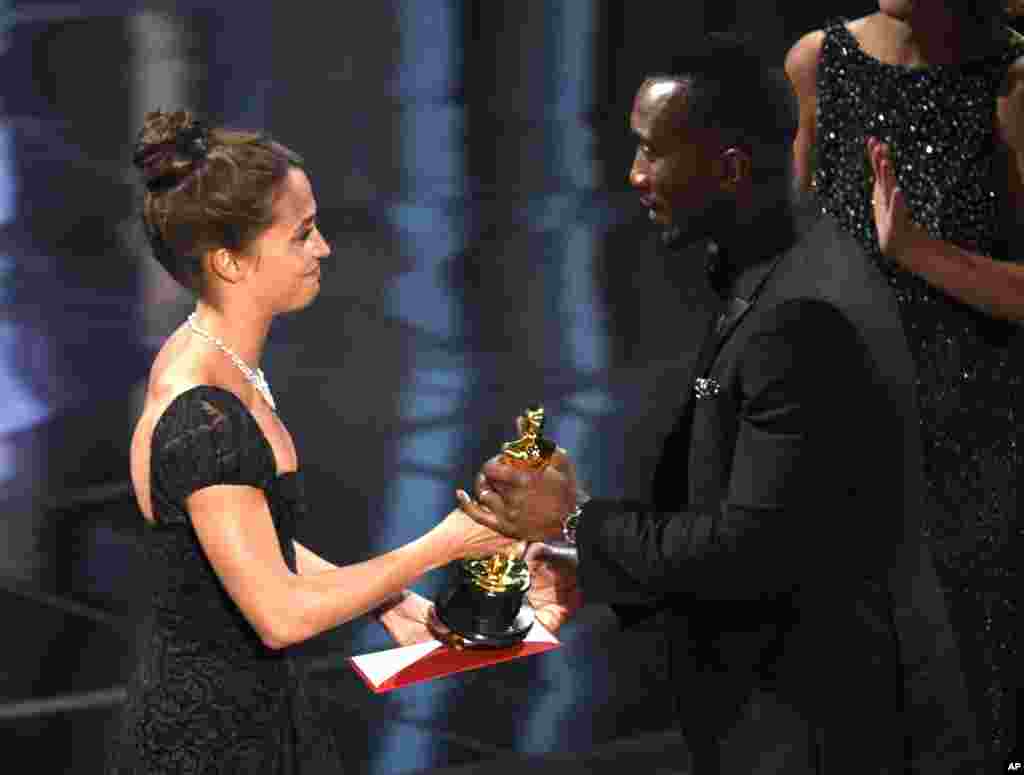 BEST SUPPORTING ACTOR: MAHERSHALA ALI, "Moonlight."