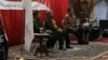Wapres Jusuf Kalla (kiri) dalam acara pertemuan dengan Diaspora Indonesia di Washington DC, Sabtu (2/4) malam.