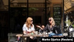 U Beogradu su otvoreni kafići i restorani, a građani selektivno nose zaštitne maske
