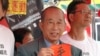 司徒华举起“平反六四”挥春