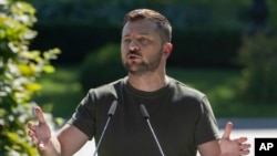 El presidente de Ucrania, Volodymyr Zelenskyy, habla en una conferencia de prensa en Kiev, el 28 de julio de 2022. 