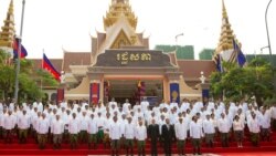 ព័ត៌មាន​ពេល​រាត្រី ៣០ ​កក្កដា៖ បទសម្ភាសន៍​អំពី​«ការ​ពិនិត្យ​​របស់​អ្នក​សារព័ត៌មាន​ទៅ​លើ​វិសោធនកម្ម​រដ្ឋធម្មនុញ្ញ​ចុងក្រោយ​បង្អស់​នៅ​កម្ពុជា»