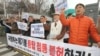 지난달 27일 기독교 관련단체 회원들이 서울 국방부 앞에서 한국기독교총연합회가 추진중인 애기봉 등탑 재건과 관련해 점등 불허를 국방부에 요구하는 기자회견을 열었다.