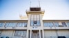 ARCHIVO - En esta fotografía revisada por funcionarios militares de Estados Unidos puede verse el edificio de la Oficina de Comisiones Militares, el 18 de abril de 2019, en la base naval de la bahía de Guantánamo, Cuba.
