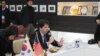 한국 문화를 배우기 위해 안동을 방문 중인 마크 리퍼트 주한 미국 대사가 14일 특수학교인 안동영명학교를 방문해 간담회를 가지고 있다.