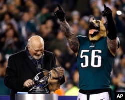Philadelphia Eagles' Chris Long wears a mask after the NFL football NFC championship game against the Minnesota Vikings Sunday, Jan. 21, 2018, in Philadelphia
