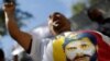 Ciudadanos y parlamentarios opositores exigen la liberación de presos políticos en Venezuela.