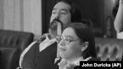Judy Heumann and Ed Roberts, left, Director of the California State Department of Rehabilitation in a Washington news conference Thursday, Oct. 21, 1982 to call attention to the lack of funds by the Reagan administration for their program.